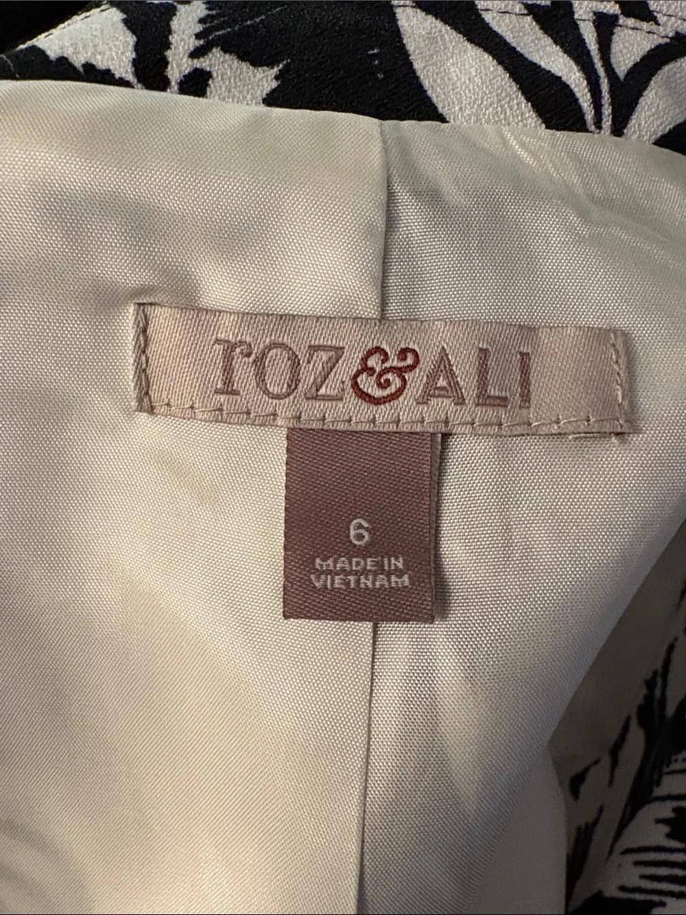 Roz & Ali Leaf-Print Blazer size 6 NWT